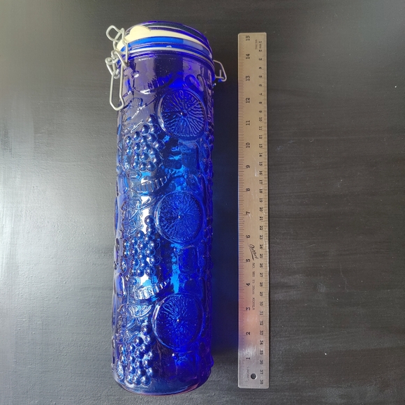 Vintage (80s or 90s) tall Cobalt Blue 💙 Glass Canister with hinged lid - Picture 4 of 14